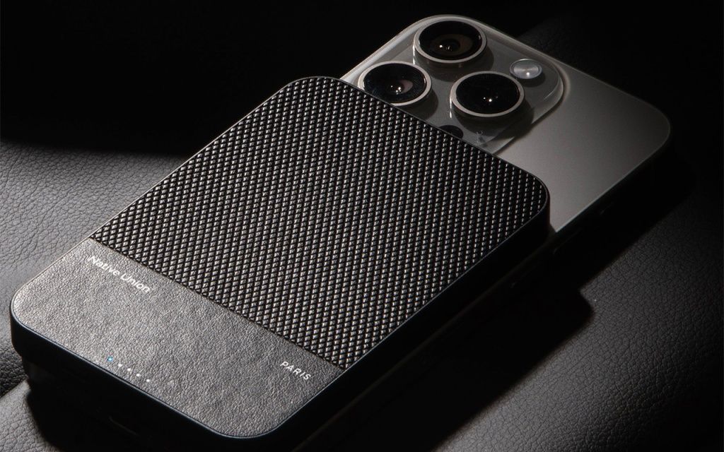 26689-187NativeUnionClassicPowerBank-1.jpg