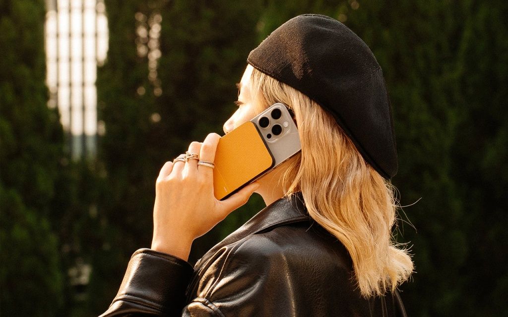 26689-612NativeUnionClassicPowerBank-2.jpg